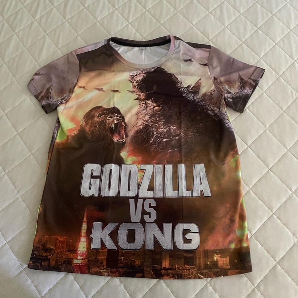 Godzilla vs Kong T shirt youth unisex Size is Large